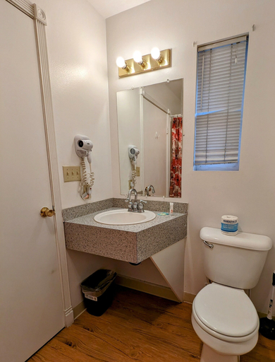 Bathroom 4, Bridge of The Gods, Hood River
