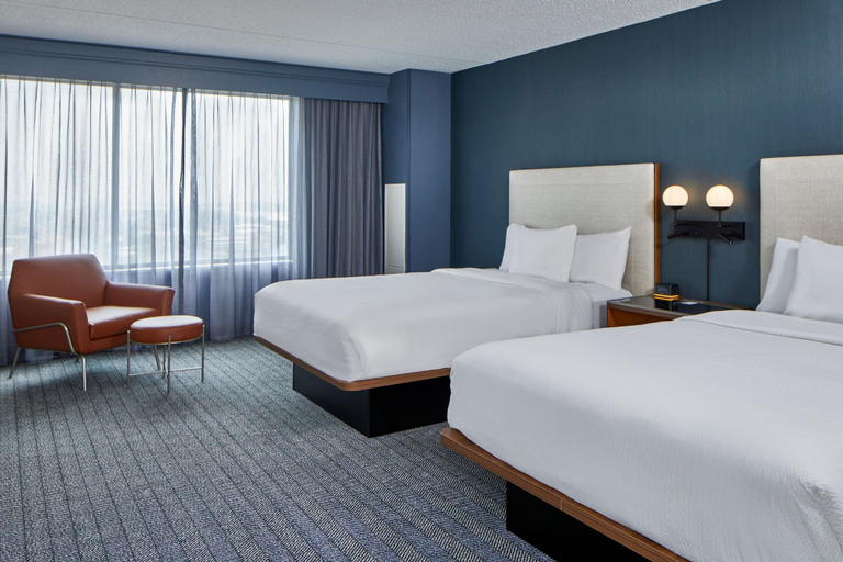 Bedroom 3, Courtyard By Marriott Detroit Downtown, Wayne