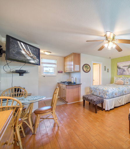 Bedroom 3, Camelot Beach Suites, Pinellas