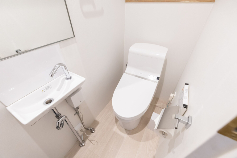 Bathroom 4, ONE WORLD Sakaisuji Hommachi, Osaka