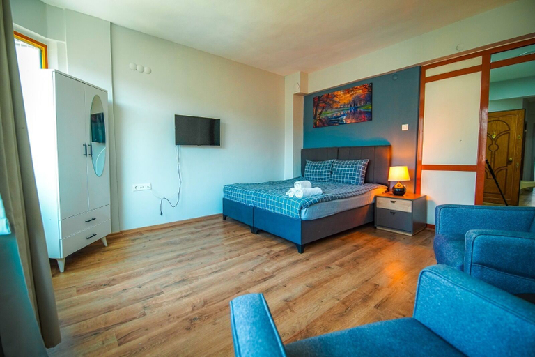 Room 4, Yaghane Apartments, Beyoğlu