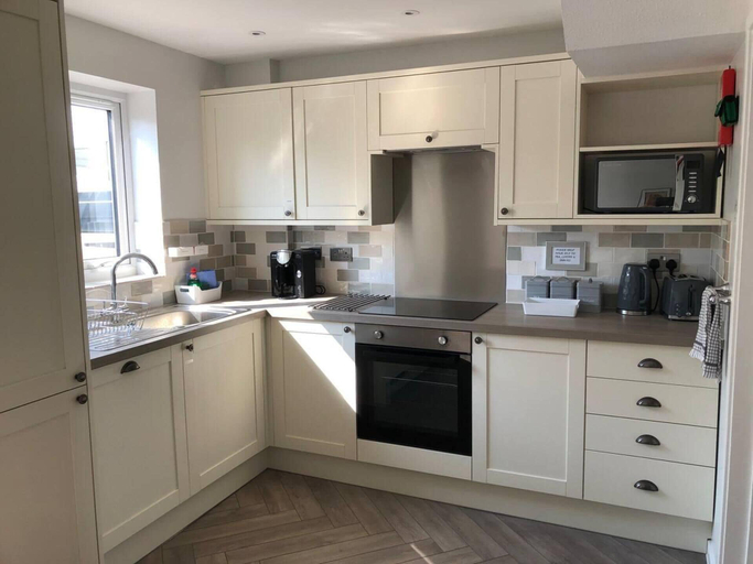Others 4, 3 Bed House - Sleeps 6 - Garden - Parking - Wifi, East Sussex