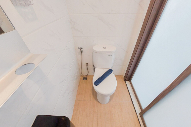 Bathroom 4, New Furnished Studio Room Sky House Alam Sutera Apartment, Tangerang