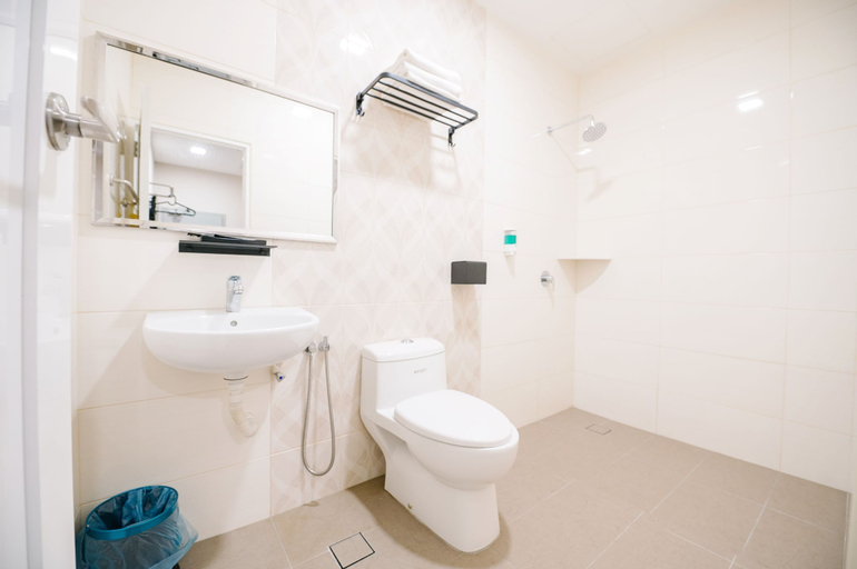 Bathroom 9