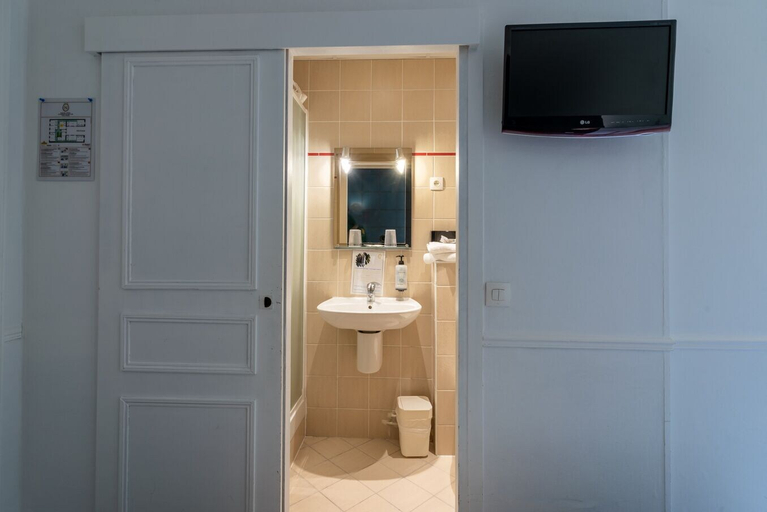 Bathroom 5, Nouvel Hôtel Paris, Paris