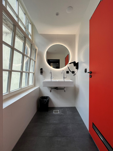 Bathroom 3, Heart Of Amsterdam - Hostel, Amsterdam
