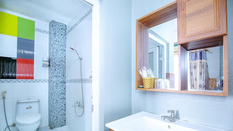 Bathroom 4, Yen Vy Hotel, Qui Nhơn