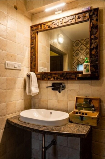 Bathroom 4, Mayur The Karma, Seoni