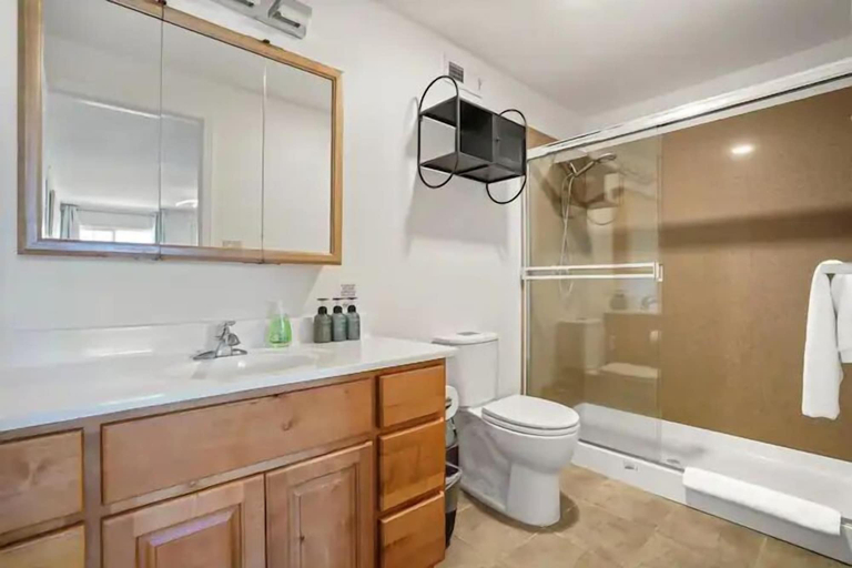 Bathroom, Maddux Homes near Westlake, San Mateo