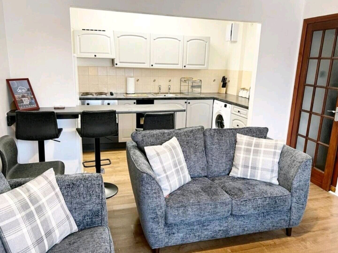 Others 5, Lovely 2 bed with free parking, Highland