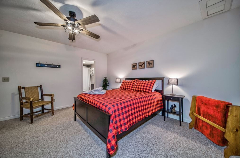 Bedroom 2, Leisure Bear Lodge, Gilmer