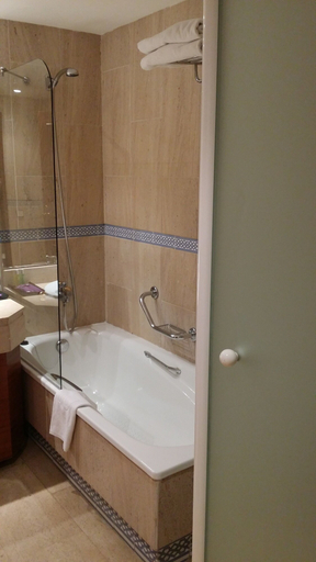 Bathroom 5, Crisol Jardines de Córdoba, Córdoba