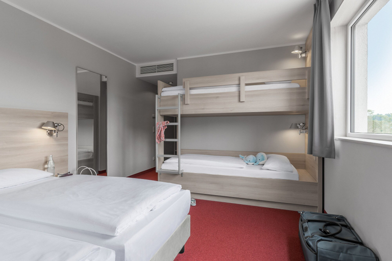 Bedroom 2, Serways Hotel Spessart Sud, Aschaffenburg