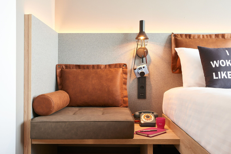 Bedroom 2, Moxy Amsterdam Schiphol Airport, Haarlemmermeer