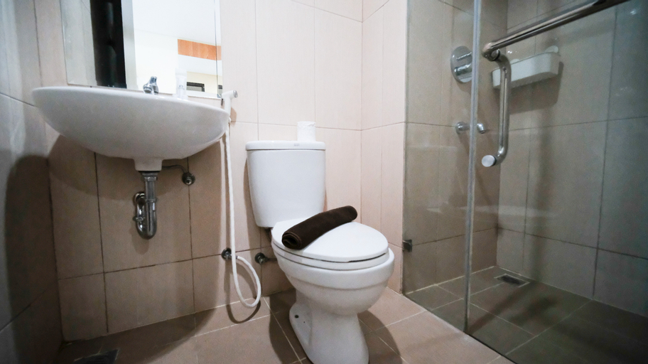 Bedroom 2, Strategic and Homey Studio at Tamasari Papilio Apartment By Travelio, Surabaya