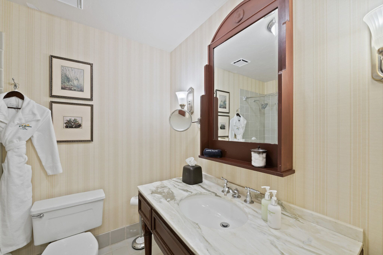 Bathroom 4, Poste Montane Lodge, Eagle