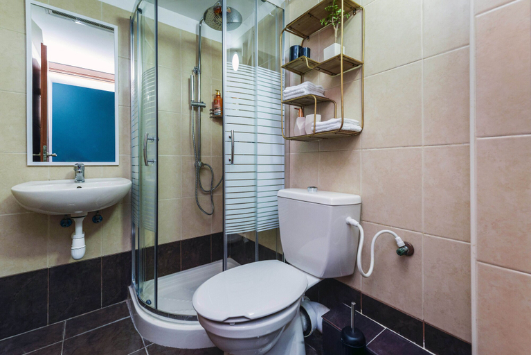 Bathroom, LikeHome Jerusalem