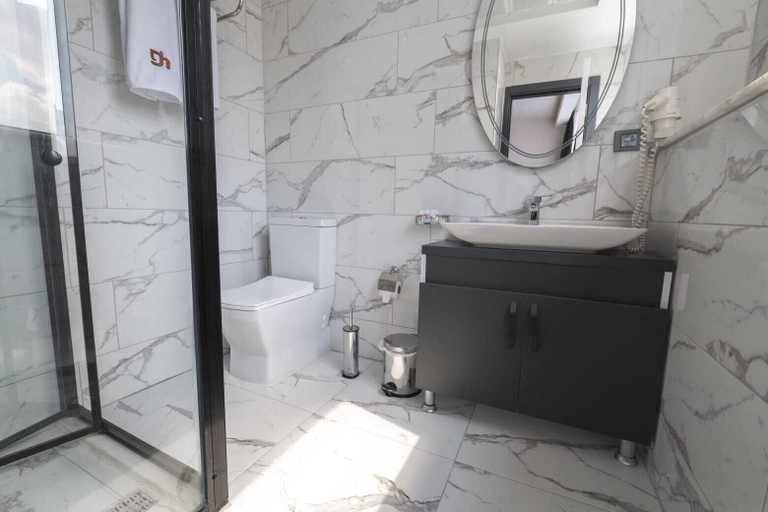 Bathroom 5, Dewy Hotel, Çiğli