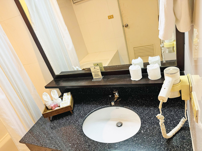 Bathroom 4, Lanna Palace 2004 Hotel, Muang Chiang Mai