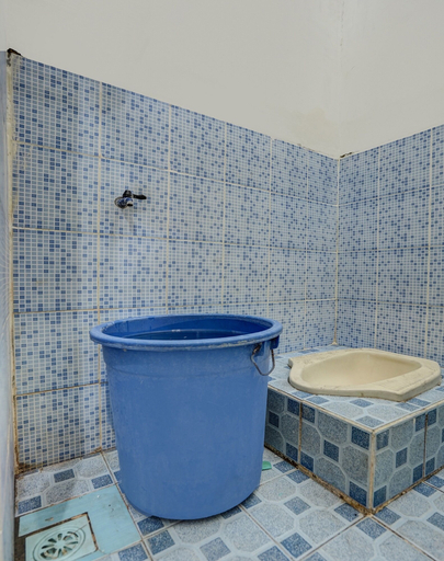 Bathroom 3, Hotel O Kost Umik Sidoarjo Syariah, Surabaya