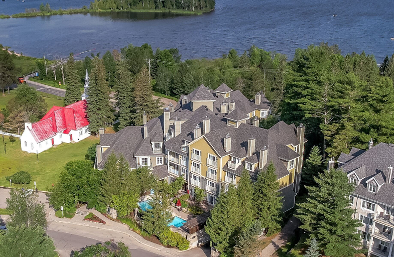Exterior & Views