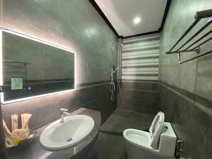 Bathroom 4, Xaymone Riverside Resort and Restaurant, Vangvieng