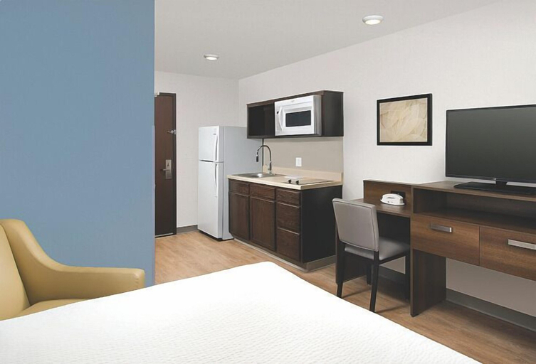 Bedroom 2, Woodspring Suites Rochester Greece, Monroe