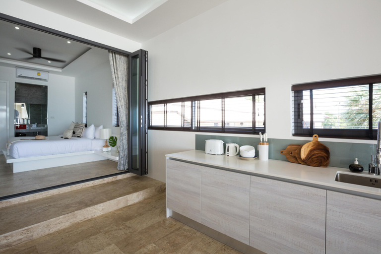 Bathroom 5, Skye Beach Hotel, Ko Samui