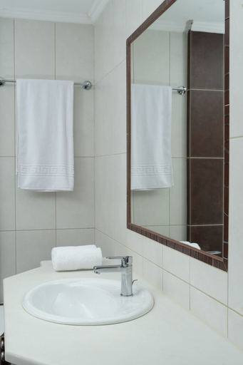 Bathroom 2, Amazon Apartment, Crete