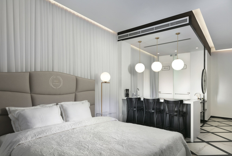 Bedroom 4, King George Suites