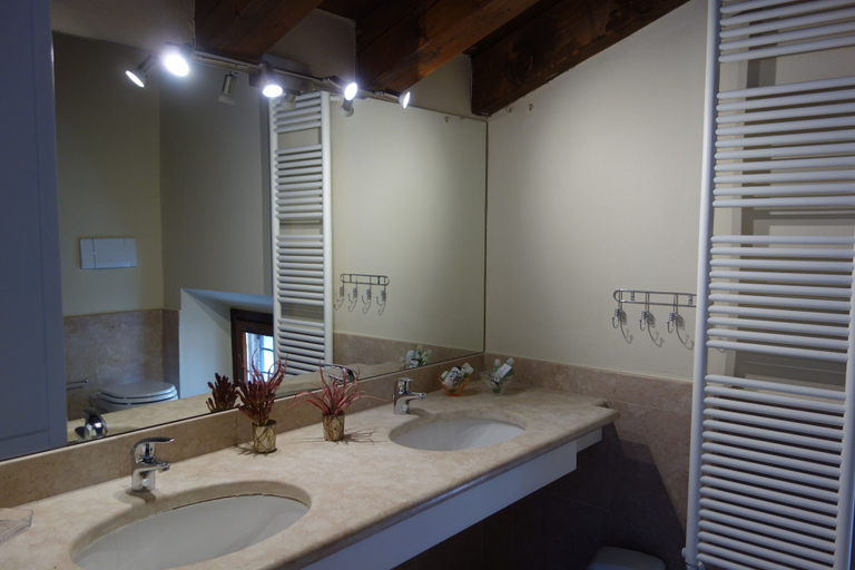 Bathroom 4, Corte San Luca Apartments, Verona