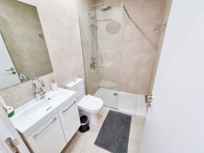 Bathroom 3, Sea Bay Apartment, Larnaca
