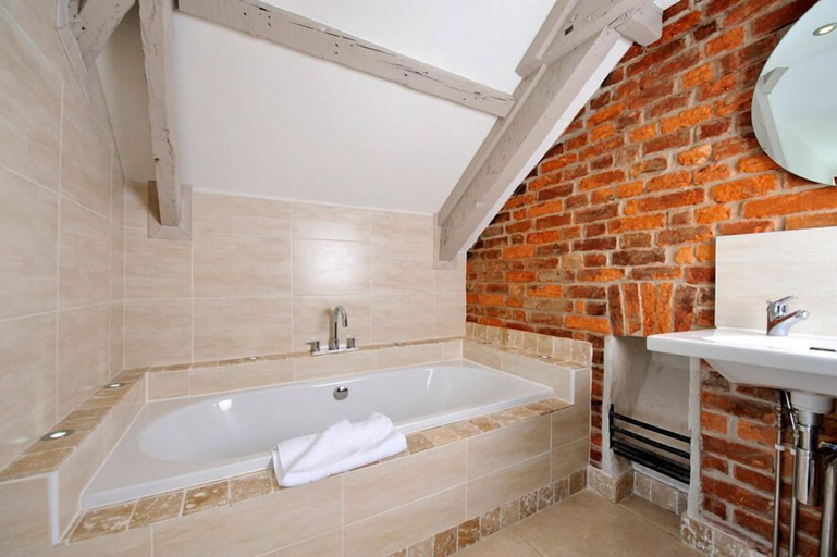 Bathroom 5, Mannings Hotel, Cornwall