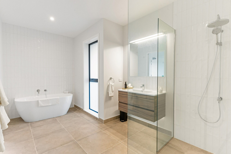 Bathroom 4, Te Karaka Lodge, Franklin