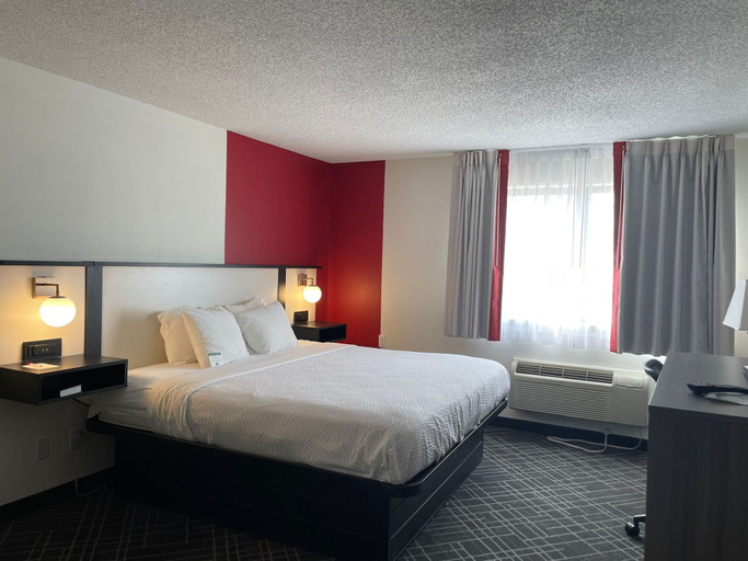 Bedroom 3, Ramada by Wyndham Waupaca, Waupaca