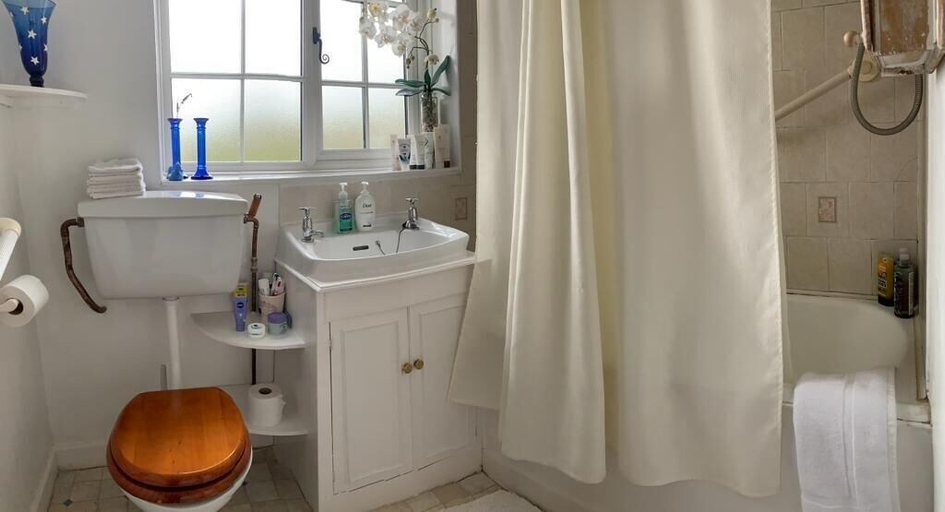 Bathroom 3, Yew Tree Cottage B&B, Herefordshire