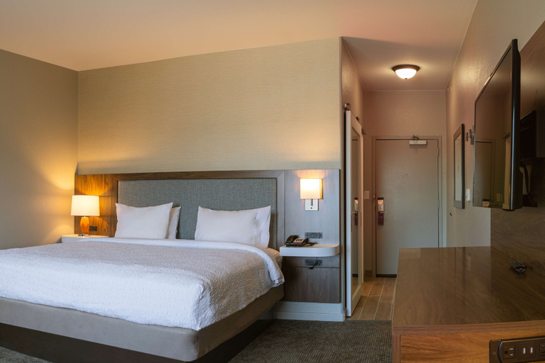 Bedroom 3, Hampton Inn & Suites Boerne, Kendall