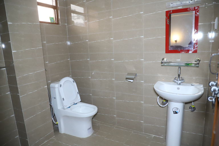 Bathroom 4, Hotel Nepal Inn, Narayani