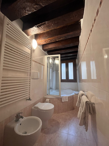 Bathroom 3, Hotel Castello, Venezia
