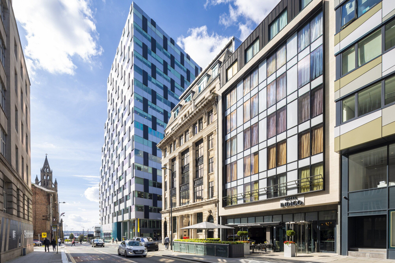 Exterior & Views