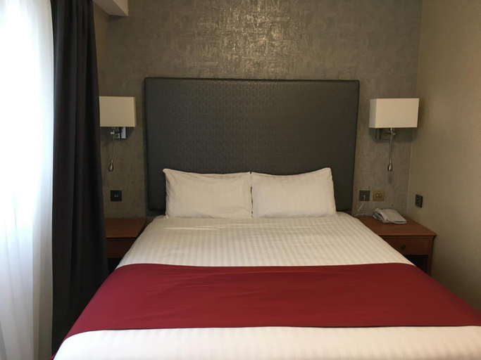Bedroom 4, Savera Hotel, London