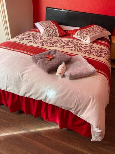 Bedroom 4, Nights Inn, Slough