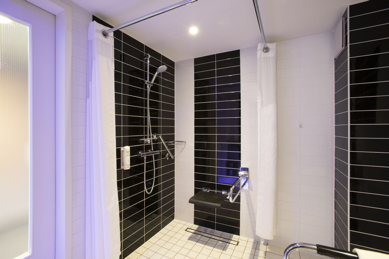Bathroom 17