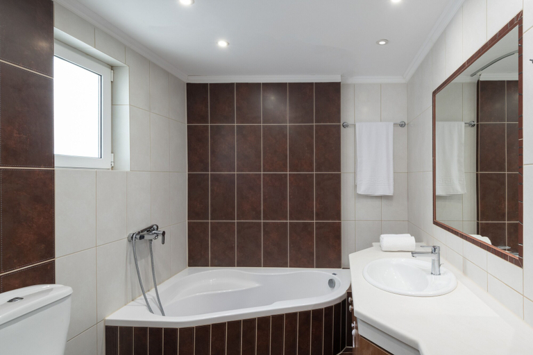 Bathroom 3, Amazon Apartment, Crete