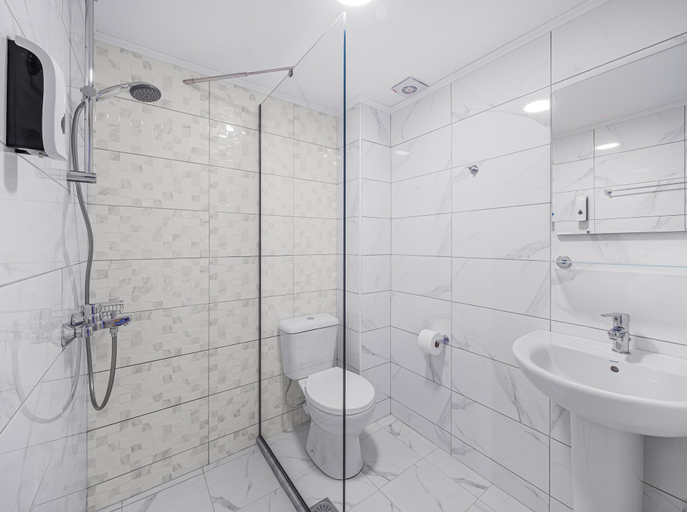 Bathroom 5, Happy Days Studios, Crete