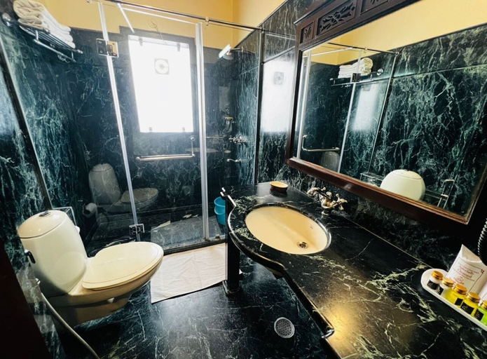 Bathroom 5, Umaid Mahal - A Heritage Style Boutique Hotel, Jaipur