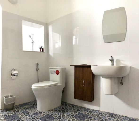Bathroom 5, Canary Guesthouse, Pai