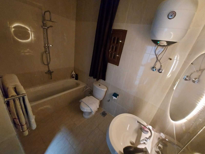 Bathroom 3, Phoenix pyramids view, Al-Ahram
