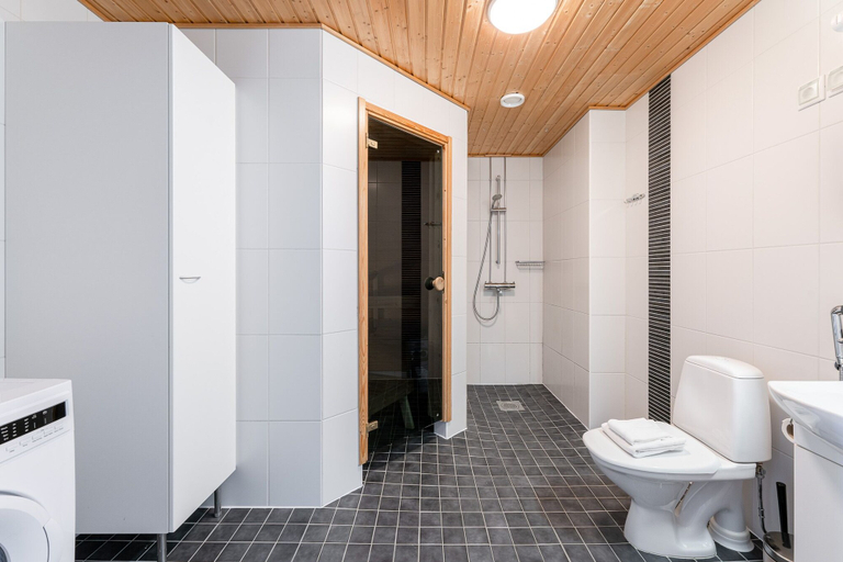 Bathroom 3, Top Floor 1BR Home with Parking, Sauna and Balcony, Pirkanmaa