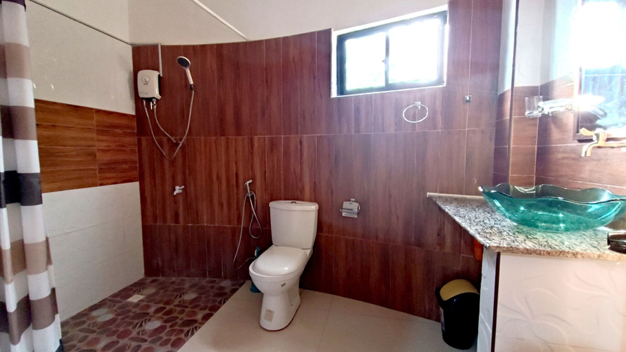 Bathroom 3, Verano Guest House Bohol, Tagbilaran City